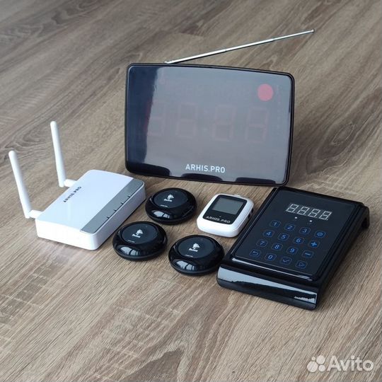 Кнопка вызова официанта, часы, табло, пуль, репите