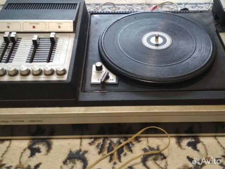 Проигрыватель винила СССР электрофон