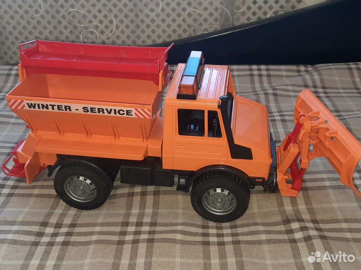 Bruder снегоуборочная машина