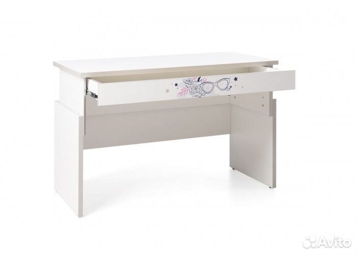 Детские письменные столы. Разные размеры