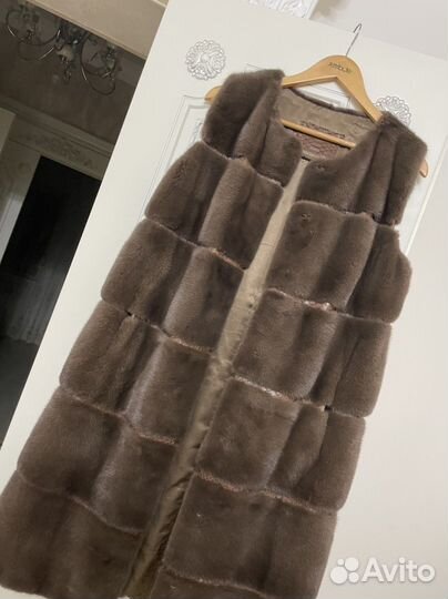 Безрукавка норка со вставками питона.Новая