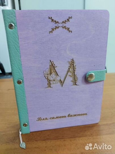 Блокнот из кожи и дерева