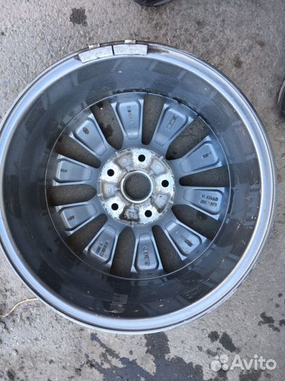 Продам оригинальный литой диск на автомобиль KIA c