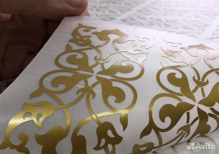 Наклейка самоклеющейся пленки