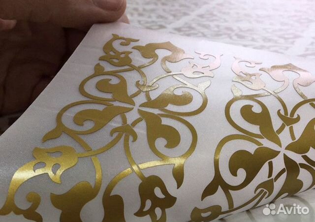 Наклейка самоклеющейся пленки