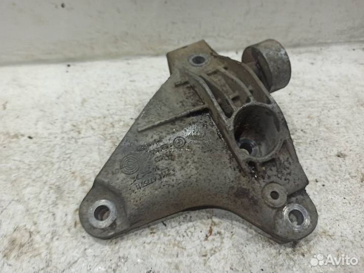 Кронштейн двигателя бмв