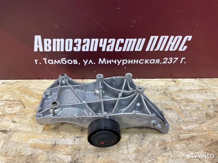 Кронштейн генератора LADA X-Ray Cross