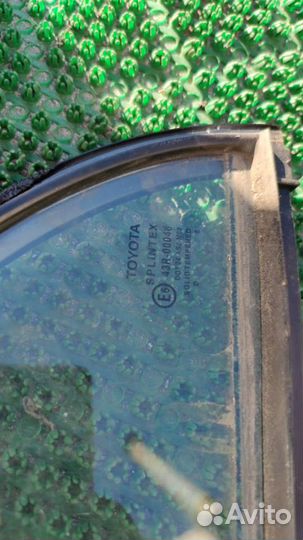 Форточка задней левой двери Toyota avensis 2006