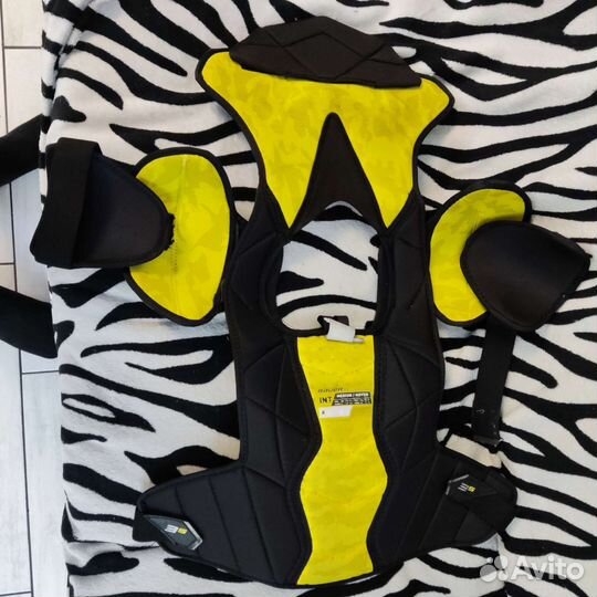 Нагрудник хоккейный bauer supreme 3S int M