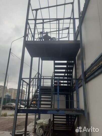 Лестница металлическая бу для модульного здания