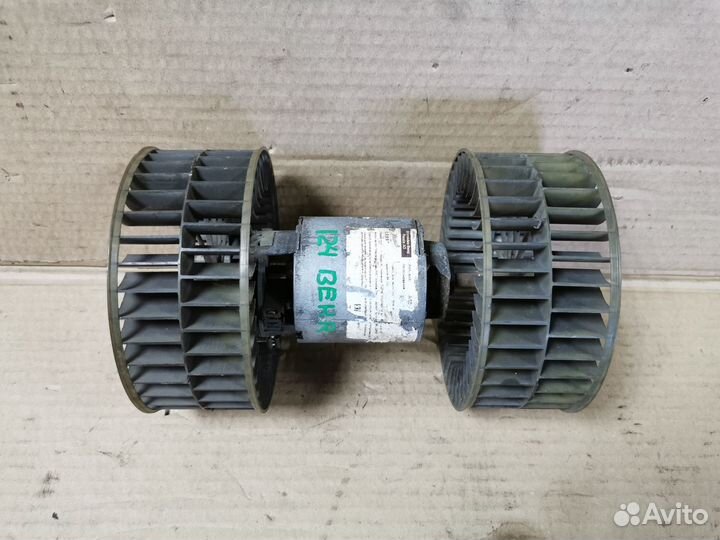 Моторчик кондейной печки на Mercedes W124