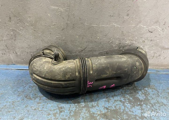 Патрубок воздушного фильтра Volkswagen Touareg GP