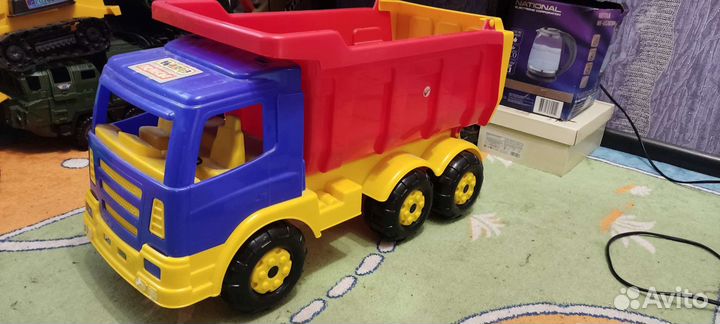 Игрушка самосвал большой
