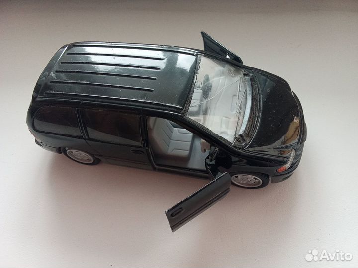 Модель Dodge Caravan. 1/32. Kinsmart 2000е