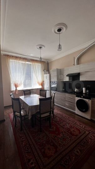 2-к. квартира, 80 м², 2/4 эт.