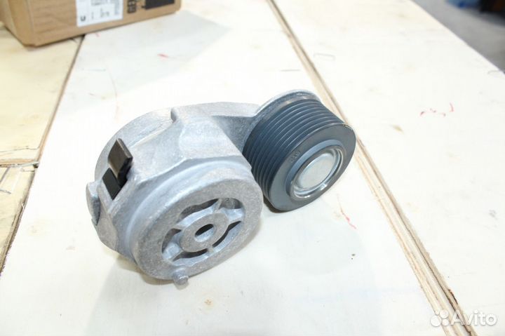 Ролик натяжной Cummins QSB 3976834 Оригинал