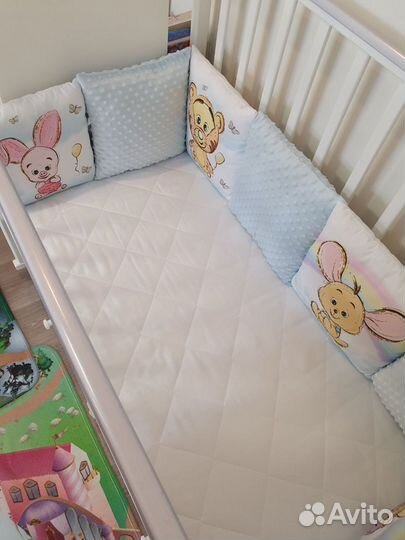 Бортики и одеяло в детскую кроватку новые