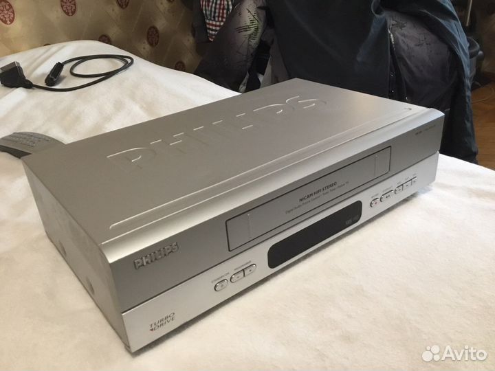 Видеомагнитофон philips