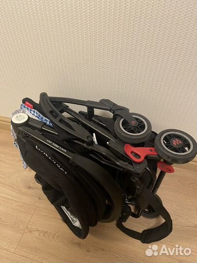Коляска MacLaren atom