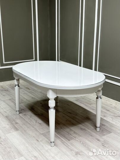 Столы и стулья