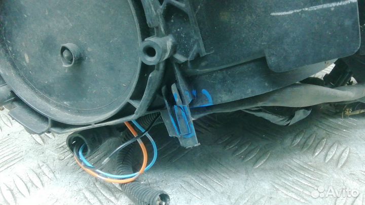 Фара Nissan Pathfinder (2004-2009)