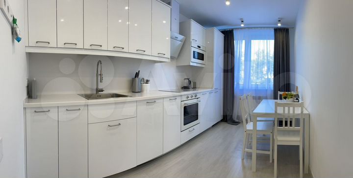 2-к. квартира, 52 м², 3/16 эт.