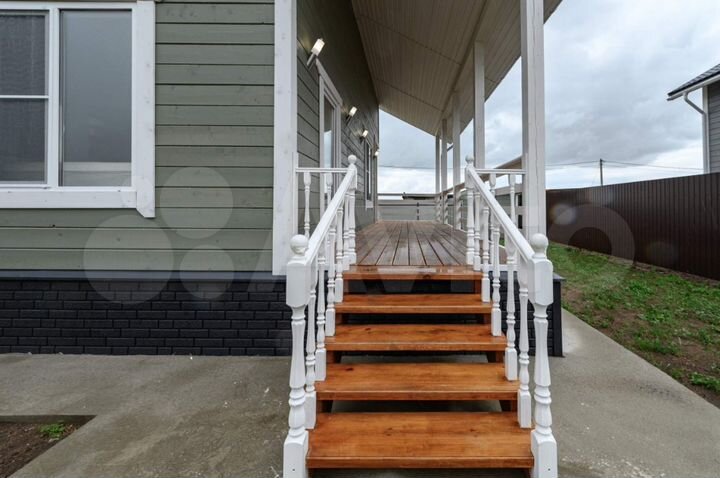 Коттедж 185 м² на участке 6 сот.