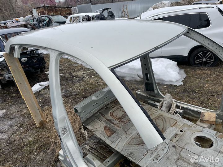 Крыша серебристо-желтая Фольцваген Тигуан 1