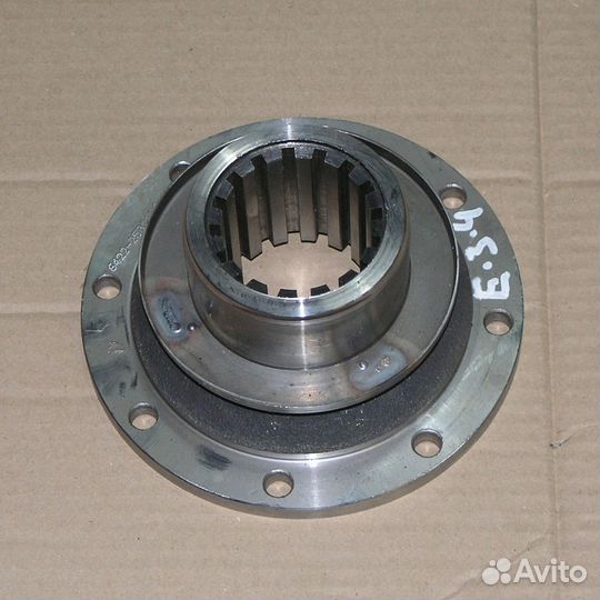 Фланец редуктора среднего моста (8 отверстий М10 Z