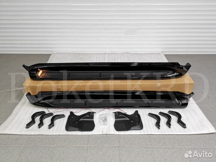 Пороги Toyota Land Cruiser 200 черные