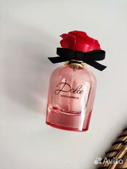 Флакон от духов и металлическая коробка