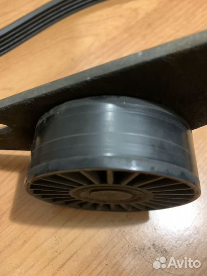 Приводной ремень и натяжной ролик на Renault