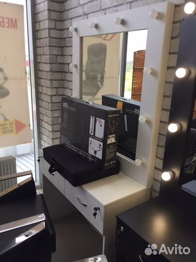 Парикмахерский стол