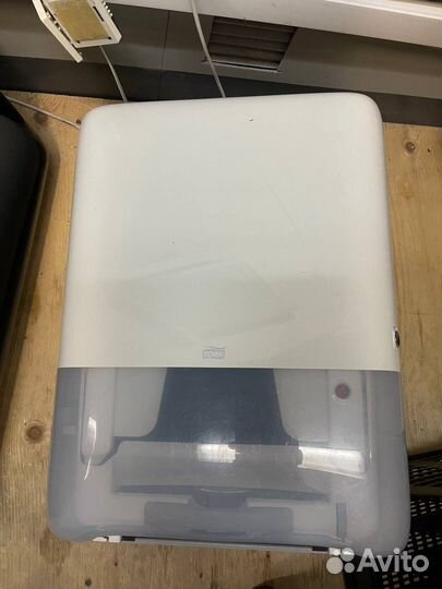 Диспенсер для бумажных полотенец tork