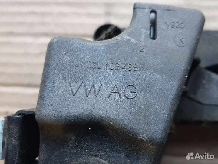 Клапанная крышка 03L103469 volkswagen 2.0 tdi