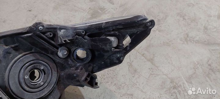 Фара toyota corolla 10-13 RH с электрокорректором