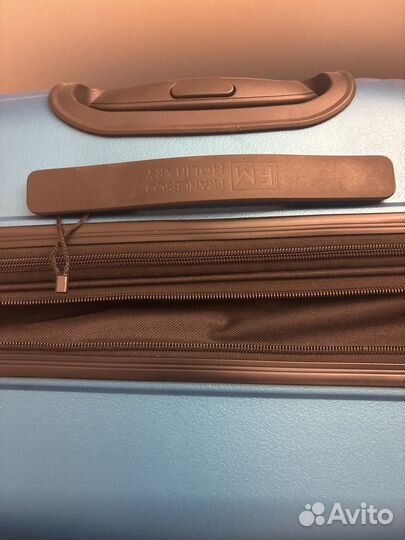 Абсолютно новый чемодан