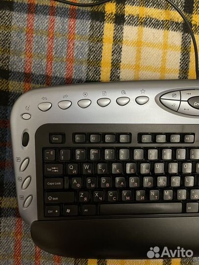 Мультимедийная клавиатура logitech