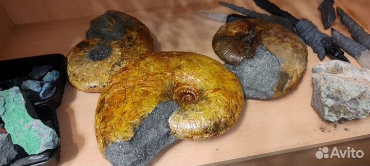 Коллекционные минералы, шкатулки,подсвечники,ножи