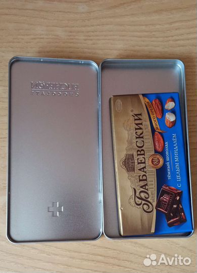 Жестяная банка от шоколада Бушерон от чая Ахмад