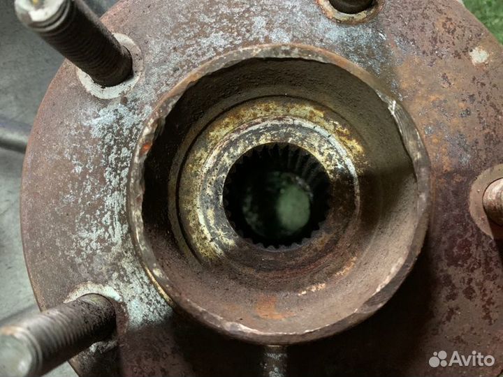 Ступица передняя левая Mazda Mpv LW3W