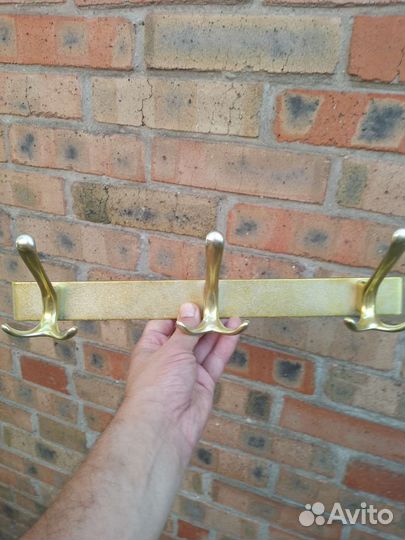 Вешалка для одежды настенная