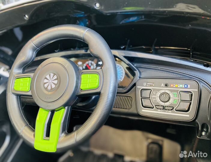 Двухместный электромобиль 4WD