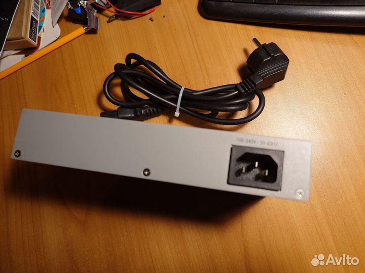 Коммутатор Allied Telesyn AT-FS705L