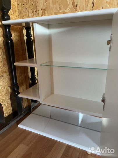 Шкаф с зеркалом в ванную