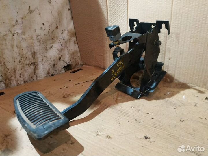 Педаль тормоза Hyundai Sonata 5 (NF)