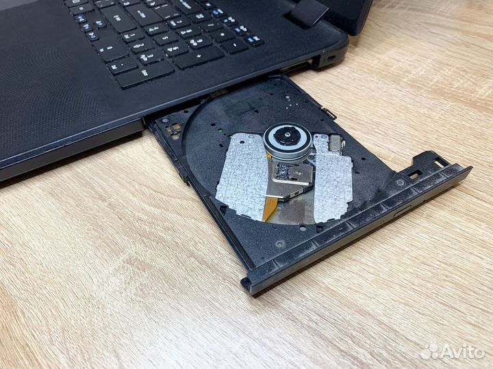 Ноутбук Acer 17.3 4 ядра / 8GB / SSD