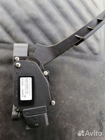 Педаль акселиратора (газа) кдба 453621. 012