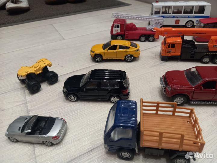 Машинки металлические