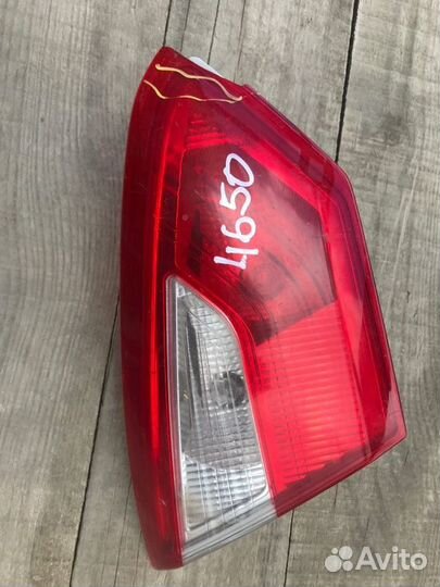Фонарь задний внутренний левый Ford Focus 3 CB8